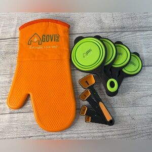 Orange and Green Silicone Kitchen Gadget Set
Oven Mitt, Measuring Cups and Spoon
